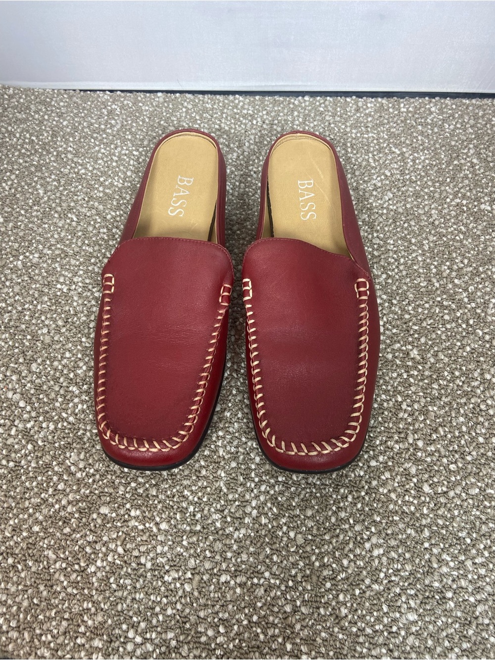 Bass Women's Red Leather Slip-On Mules with Contrast  White Stitching. N/W/B.